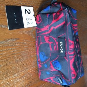 2/UNDR Toiletry kit bag